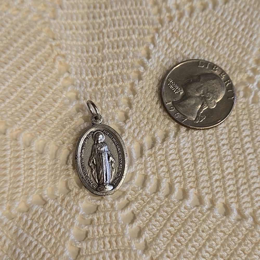 Miraculous Medal Vtg Silver Tone Oval Pendant medallion faith Mary Love
